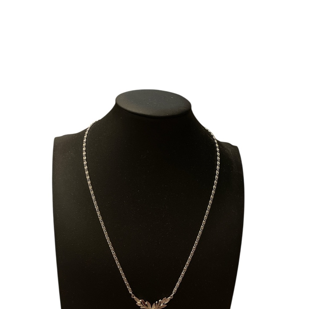 Beautiful AVON vintage Silver-Tone Grapes necklace